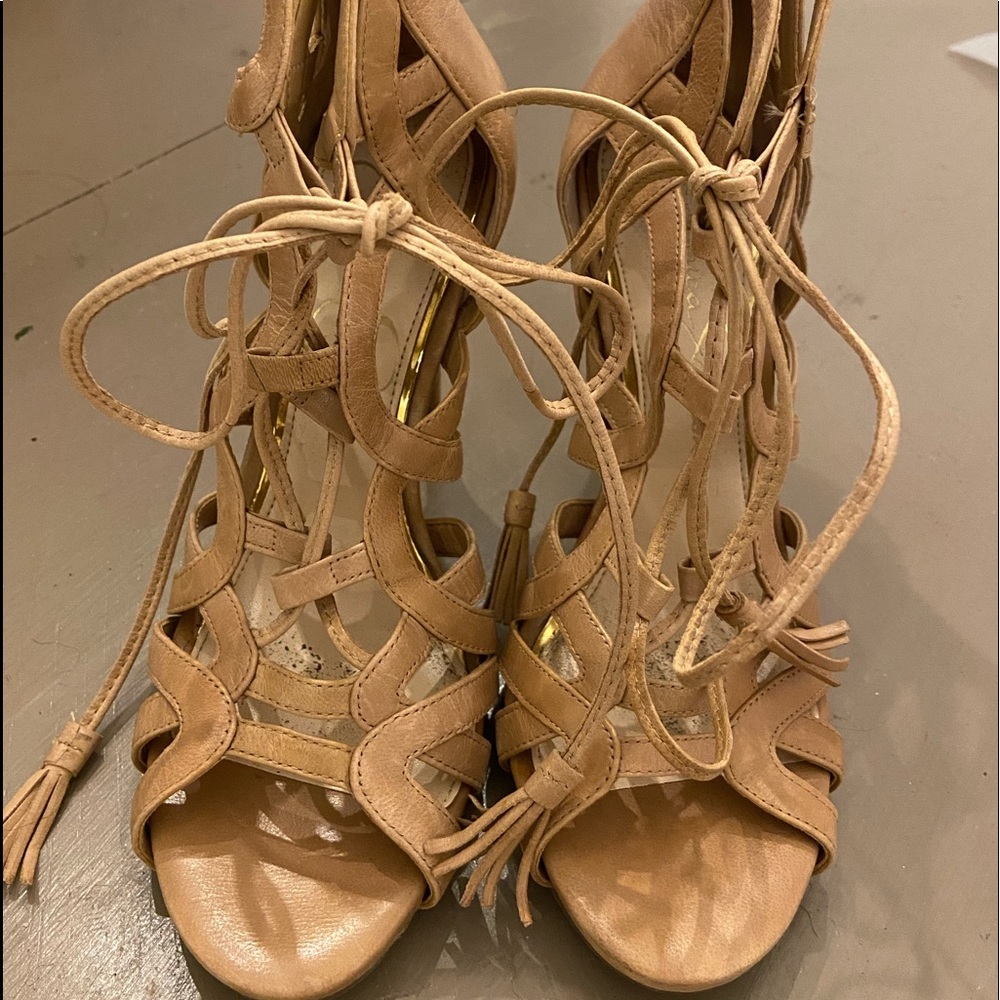 Jessica Simpson nude heels